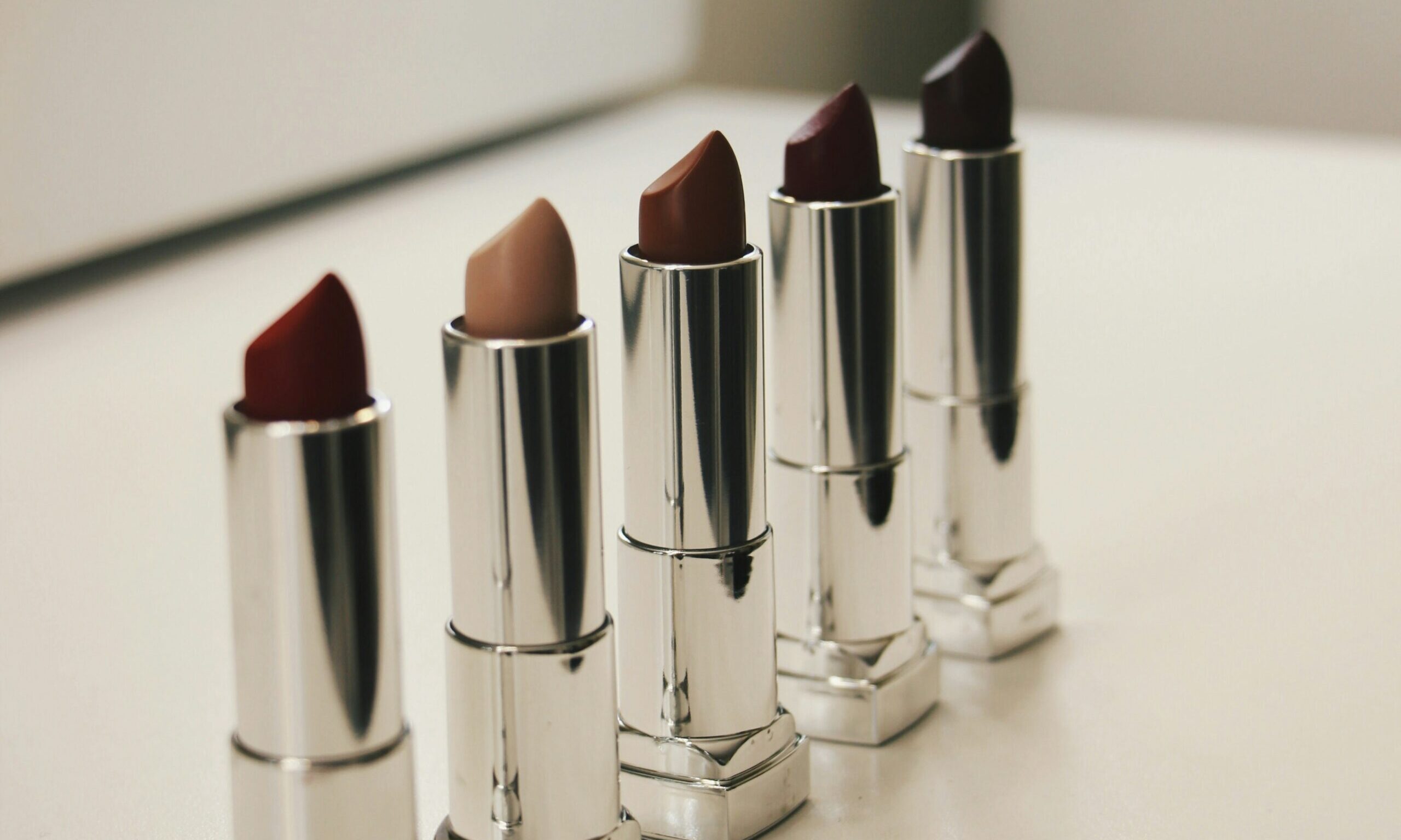 Τα 5 λάθη με το κραγιόν που σε κάνουν να φαίνεσαι μεγαλύτερη