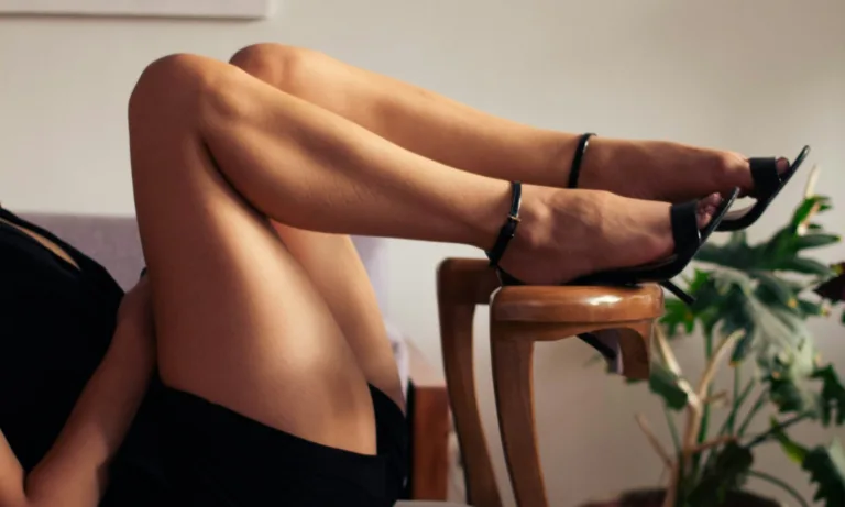 Πώς θα επιλέξεις τα κατάλληλα παπούτσια για να φαίνονται τα πόδια σου πιο καλλίγραμμα