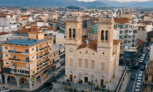 ⁠Η πόλη κοντά στην Αθήνα που γιορτάζει το Πάσχα με τεκίλα πάρτι και πρέπει να πας έστω μια φορά