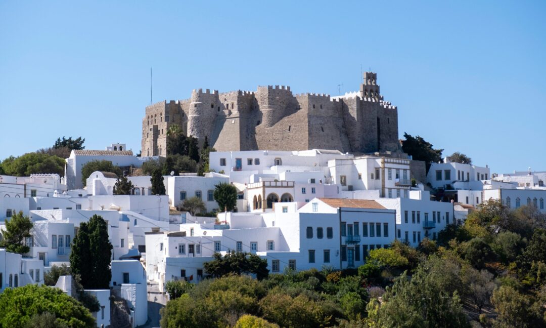 Πάσχα 2025: Πού θα κάνεις φτηνές και πού ακριβές διακοπές – Από 282 μέχρι 800 ευρώ το τετραήμερο