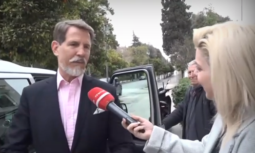 Παύλος Ντε Γκρες: Γιατί η νύφη του υπογράφει ως «Πριγκίπισσα της Ελλάδας»; – Η απάντησή του