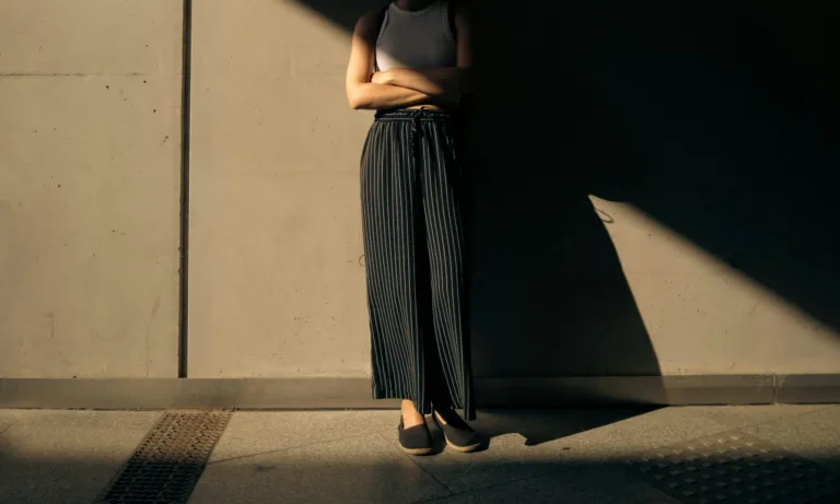 Τα 5 λάθη που κάνεις στο ντύσιμο και φαίνεσαι πιο κοντή από ό,τι είσαι