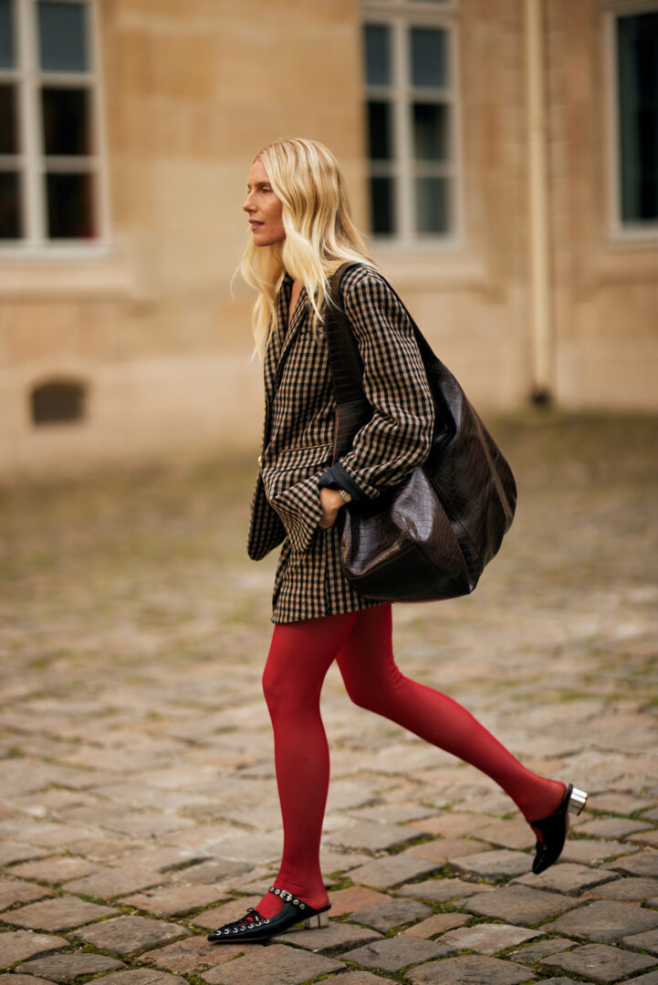 Η απόλυτη δύναμη του αβίαστου στυλ των street stylers στην Εβδομάδα Μόδας Παρισιού FW '25