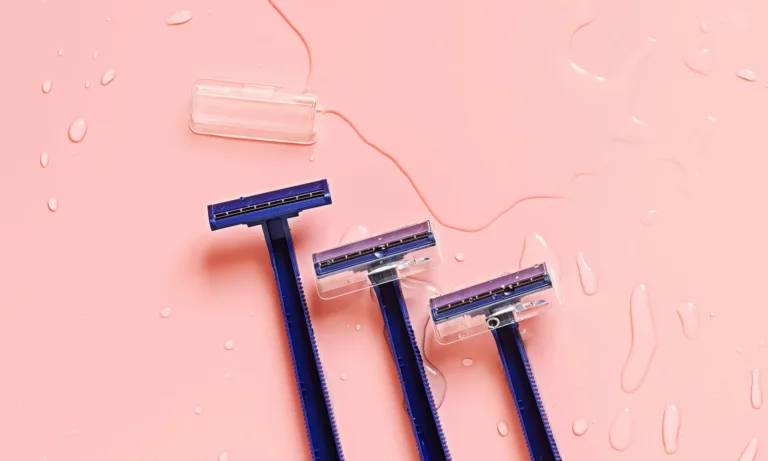 Ο απόλυτος γυναικείος οδηγός για λείο δέρμα μετά το ξύρισμα- Τα βήματα που θα σε σώσουν, σύμφωνα με δερματολόγους