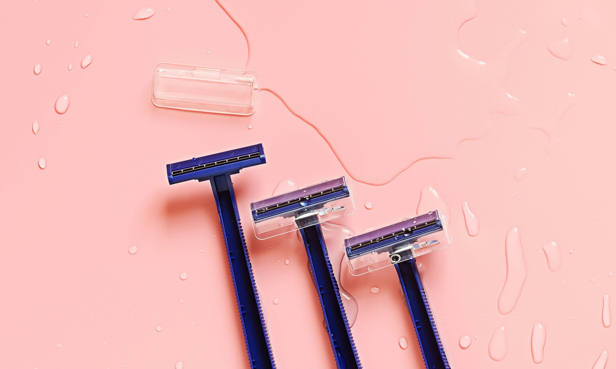 Ο απόλυτος γυναικείος οδηγός για λείο δέρμα μετά το ξύρισμα- Τα βήματα που θα σε σώσουν, σύμφωνα με δερματολόγους