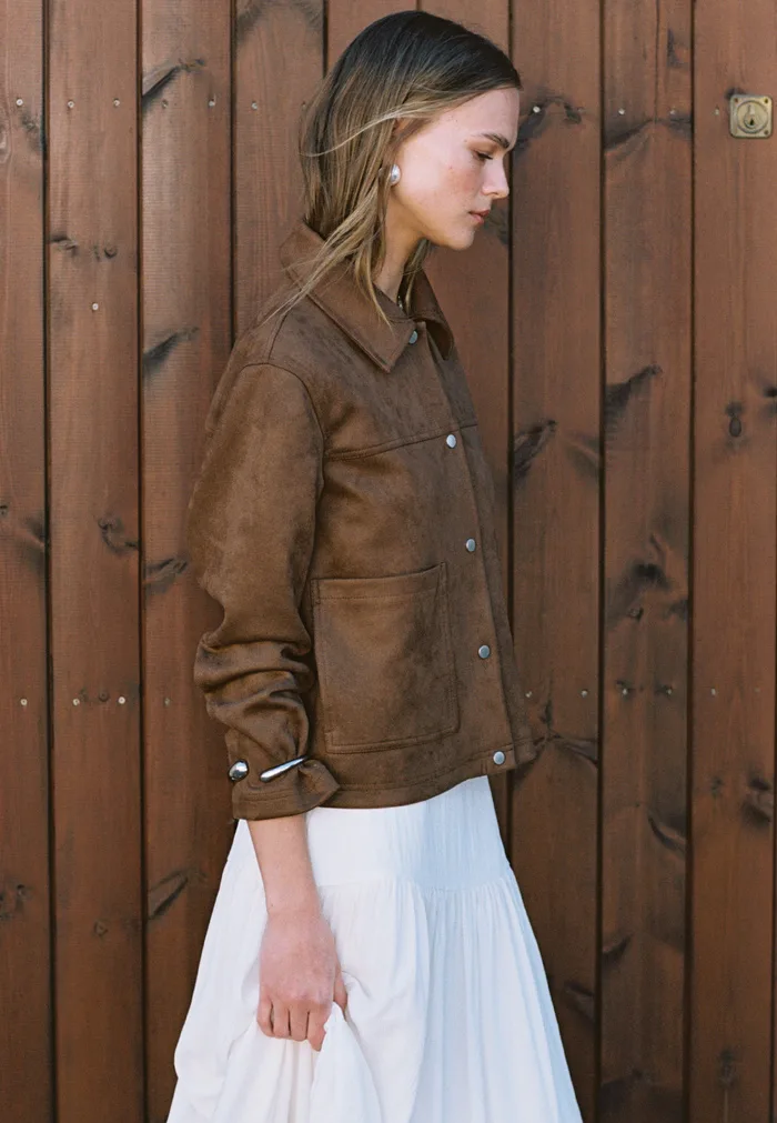Τα rustic total looks ξεχωρίζουν ως η κυρίαρχη τάση της άνοιξης