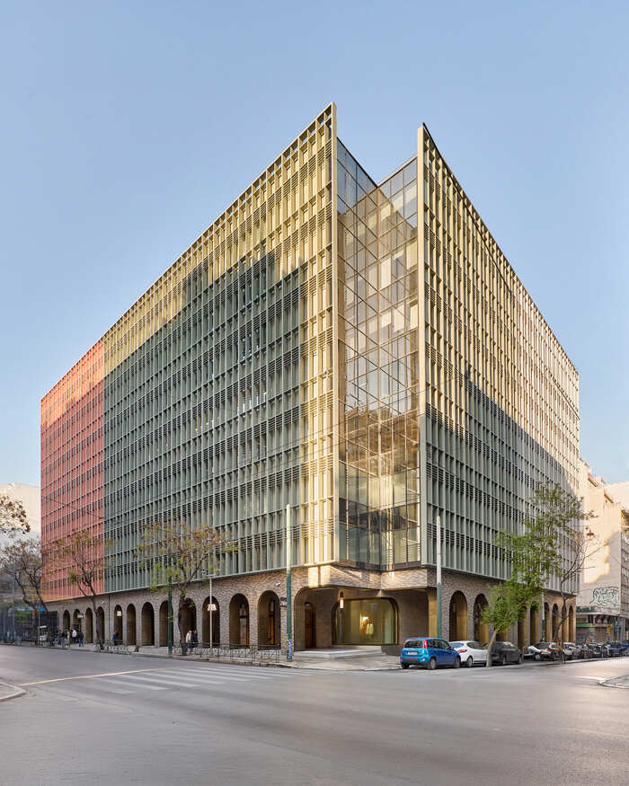 Η Zara αποκαλύπτει το νέο της κατάστημα στο εμβληματικό κτήριο του Μινιόν στην Αθήνα