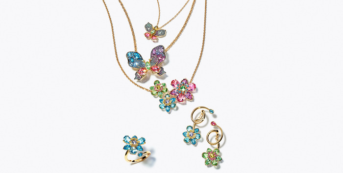 Η Swarovski γιορτάζει την καμπάνια Άνοιξη-Καλοκαίρι 2025 με την Ariana Grande