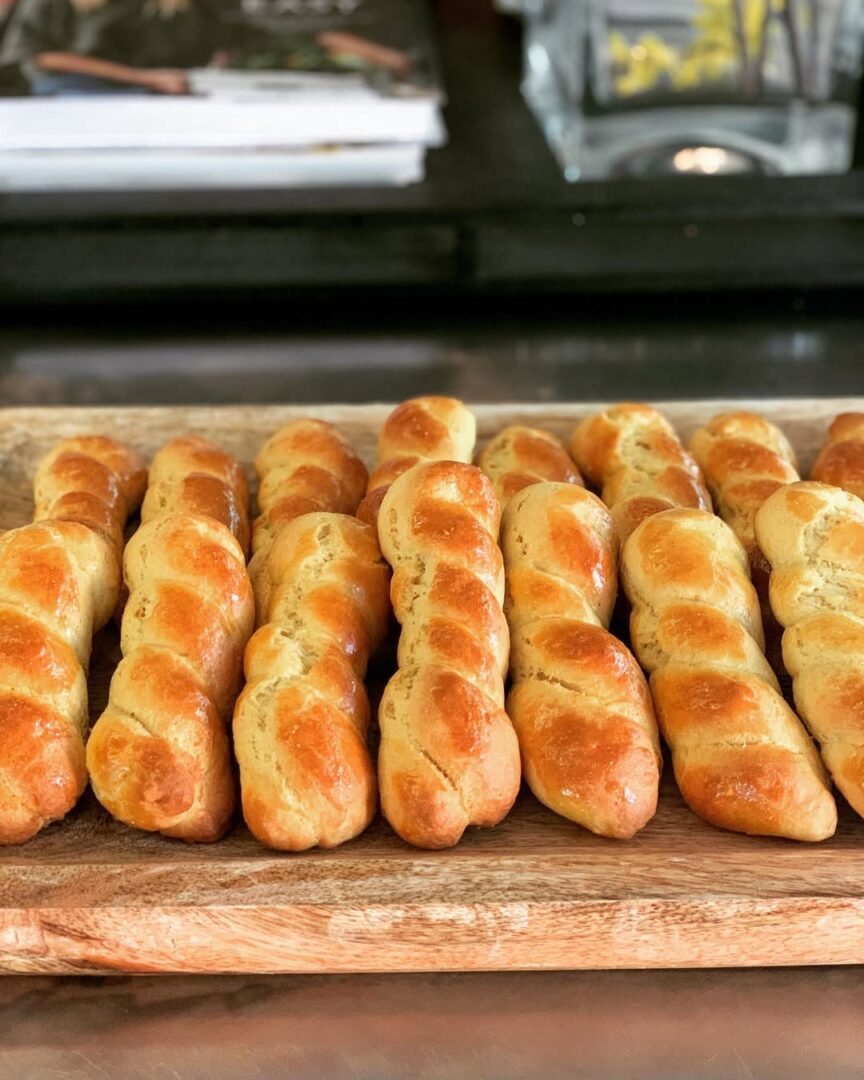 Η συνταγή της Δέσποινας Βανδή για Πασχαλινά κουλουράκια που θα λατρέψεις