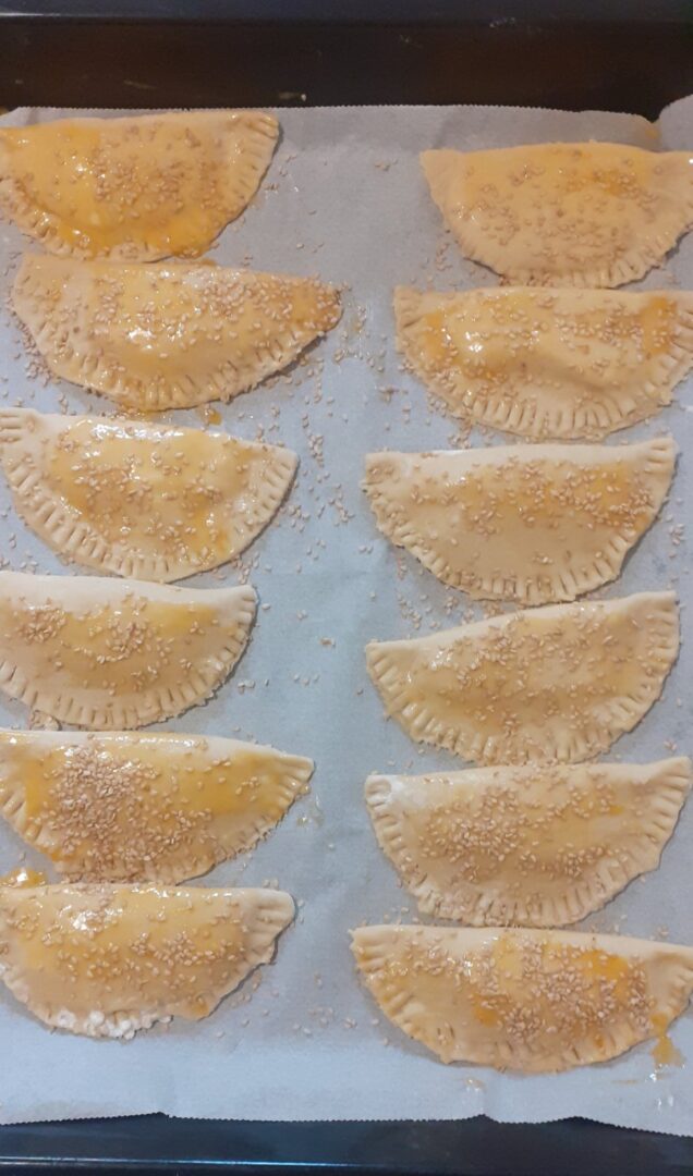 Η απόλυτη συνταγή για τα Κρητικά Πασχαλινά καλιτσούνια, όπως την φτιάχνουν στο χωριό