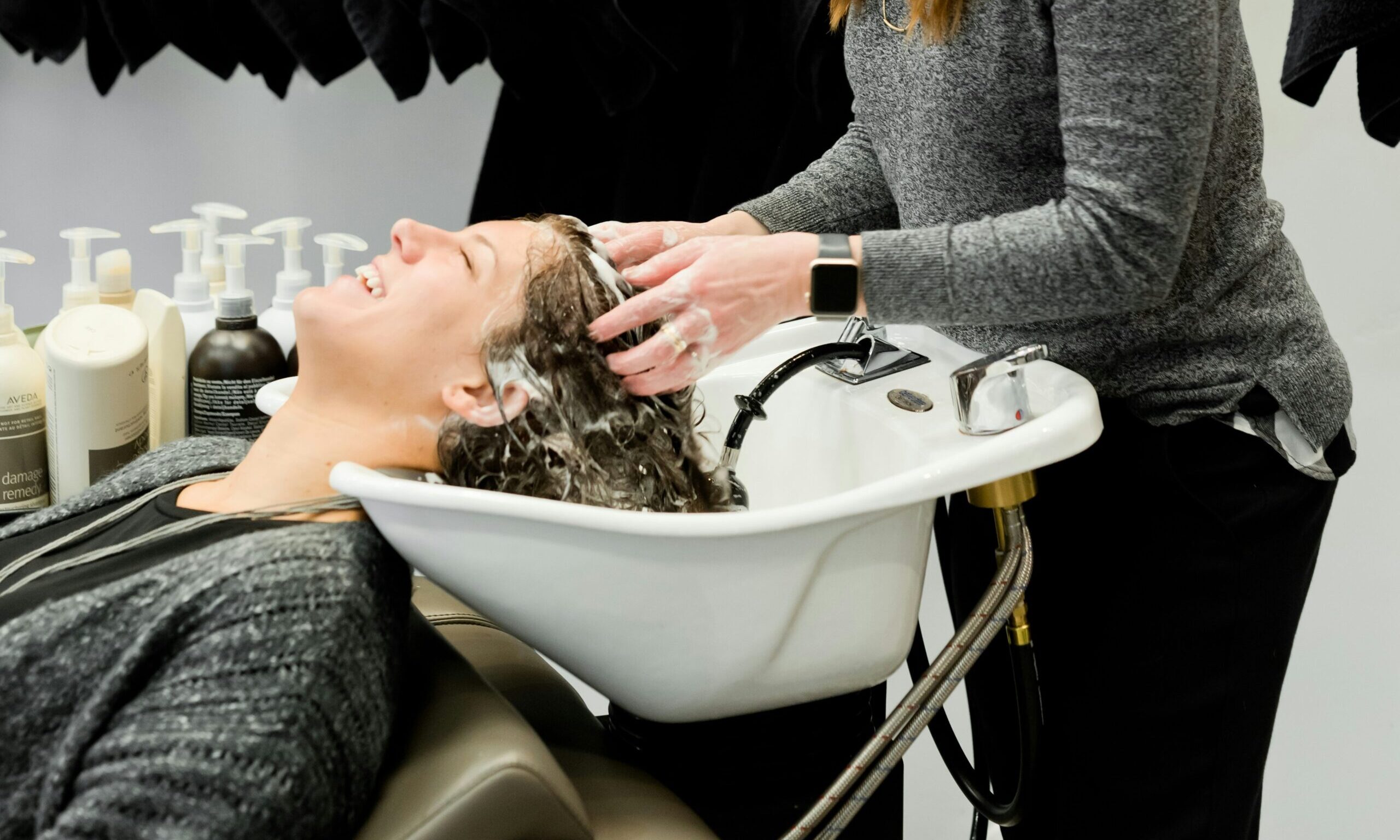 Πότε θα πρέπει να λούσεις τα μαλλιά σου μετά τη βαφή για να μην ξεθωριάσει το χρώμα