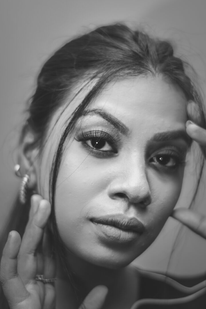 Πλαστικός χειρουργός αποκαλύπτει: 3 Τρόποι για να φαίνεσαι νεότερη χωρίς νυστέρι