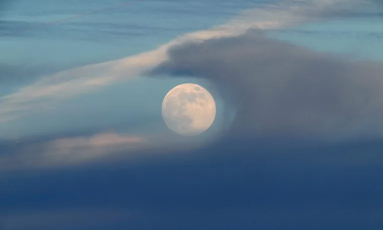 Πανσέληνος Ιουλίου 2025: Πότε είναι – Δύσκολες ώρες για 3 ζώδια