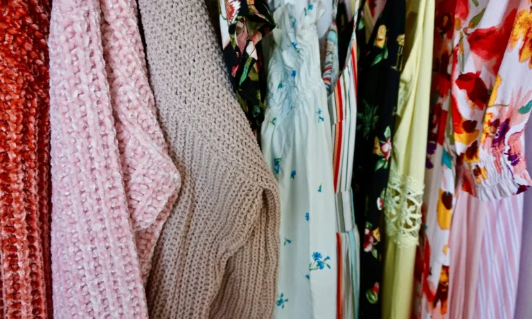 Τα 5 χρώματα στα ρούχα που σε κάνουν να φαίνεσαι πιο αδύνατη