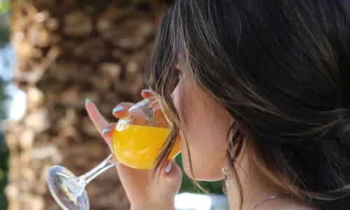 Το γευστικό ρόφημα με τις 15 θερμίδες που μπορεί να ενδυναμώσει το ανοσοποιητικό σου