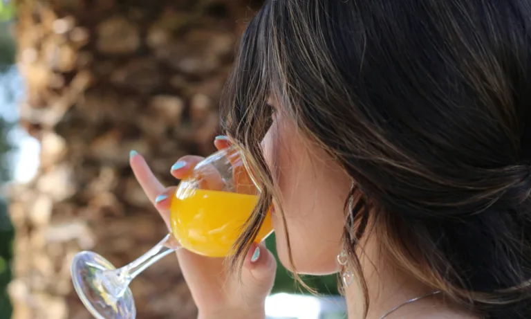 Το γευστικό ρόφημα με τις 15 θερμίδες που μπορεί να ενδυναμώσει το ανοσοποιητικό σου