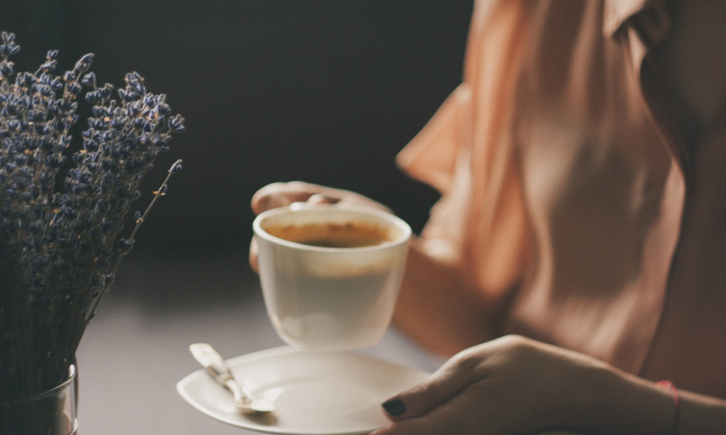 Αυτό είναι το γευστικό ρόφημα που προστατεύει τον εγκέφαλό σου και ενισχύει το αίσθημα της χαλάρωσης