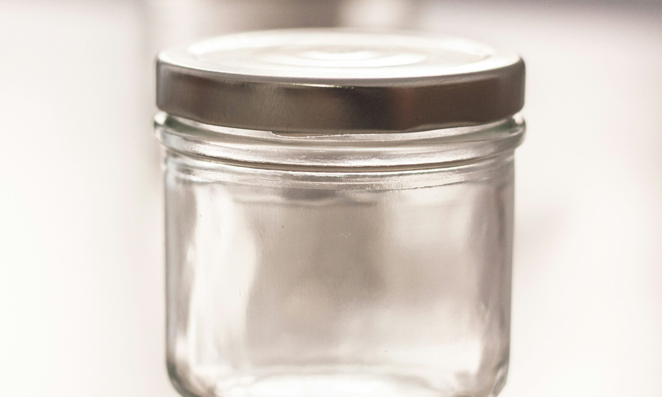 Μην πετάξεις το καπάκι από το βαζάκι της μαρμελάδας – Δες πώς θα στολίσει τον κήπο σου