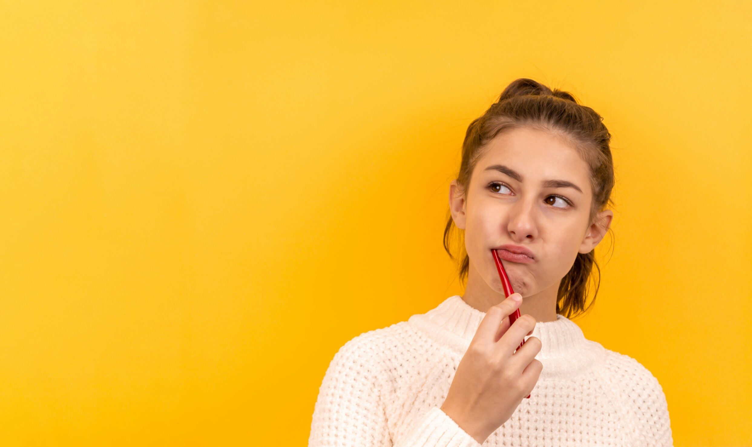 Το λάθος που κάνεις όταν πλένεις τα δόντια σου και φαίνεσαι μεγαλύτερη