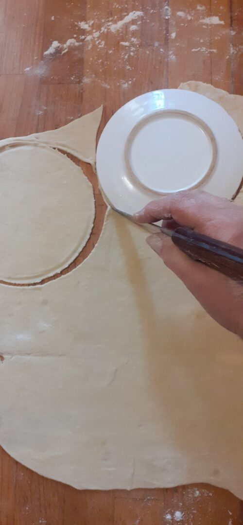 Η απόλυτη συνταγή για τα Κρητικά Πασχαλινά καλιτσούνια, όπως την φτιάχνουν στο χωριό