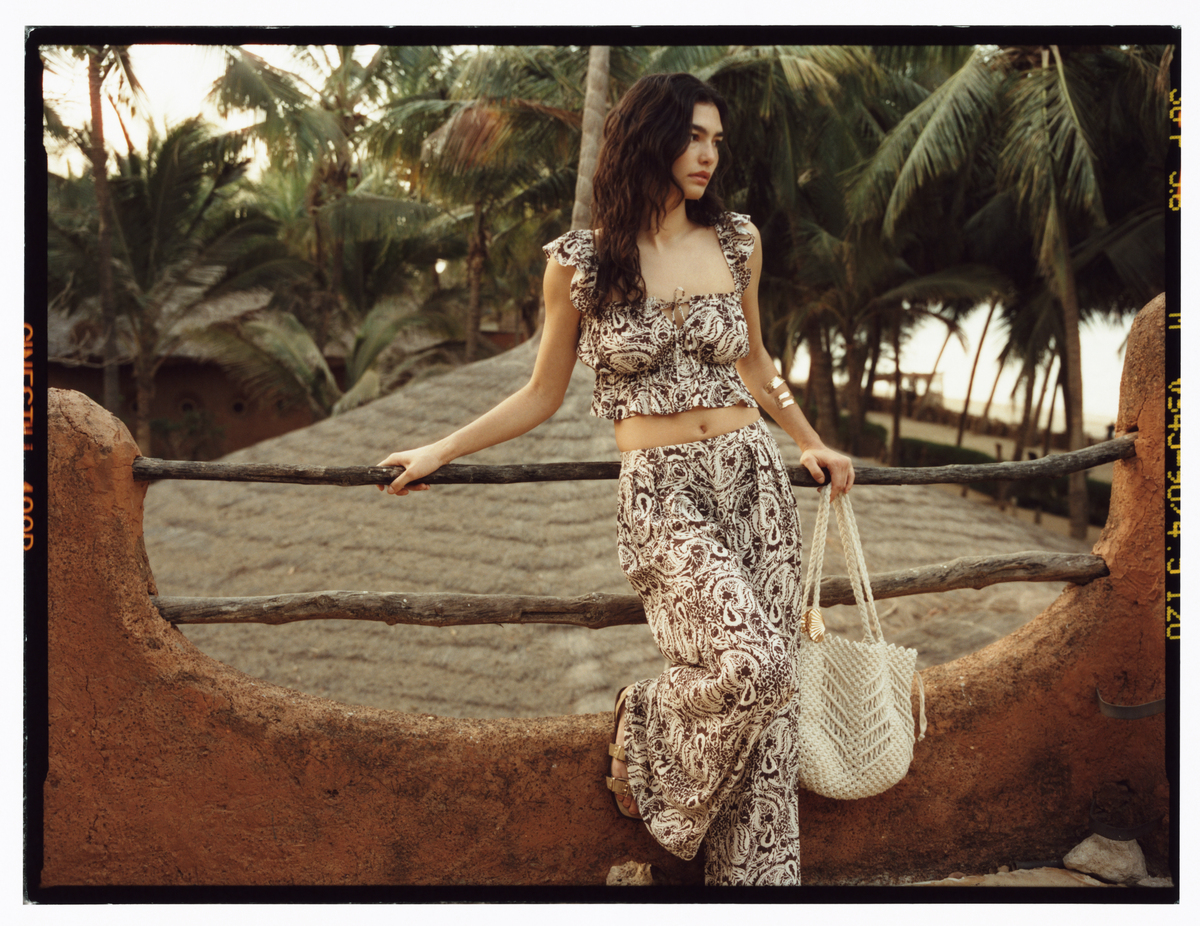 Η Stradivarius παρουσιάζει τη συλλογή Άνοιξη – Καλοκαίρι 2025