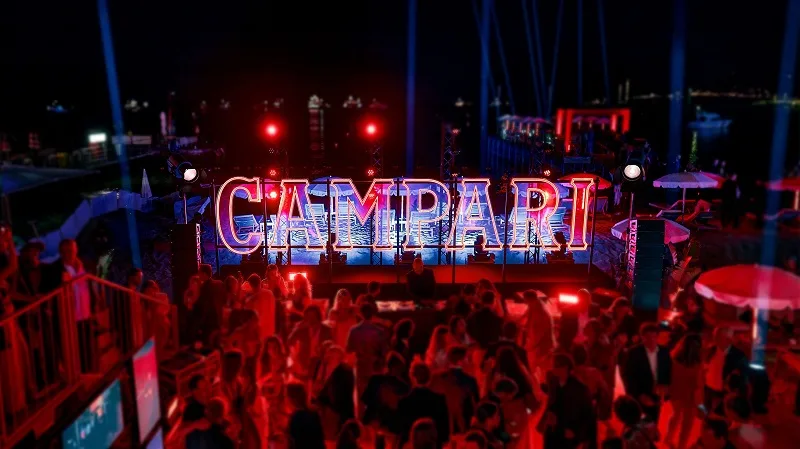 Το Campari επιστρέφει στις Κάννες με το “Campari Discover Red”