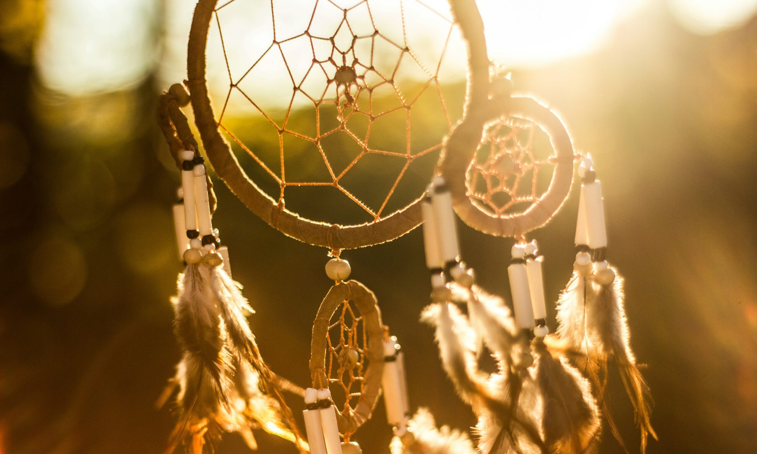 Τι σημαίνει όταν βλέπεις κάποιον στον ύπνο σου, σύμφωνα με την Ψυχολογία