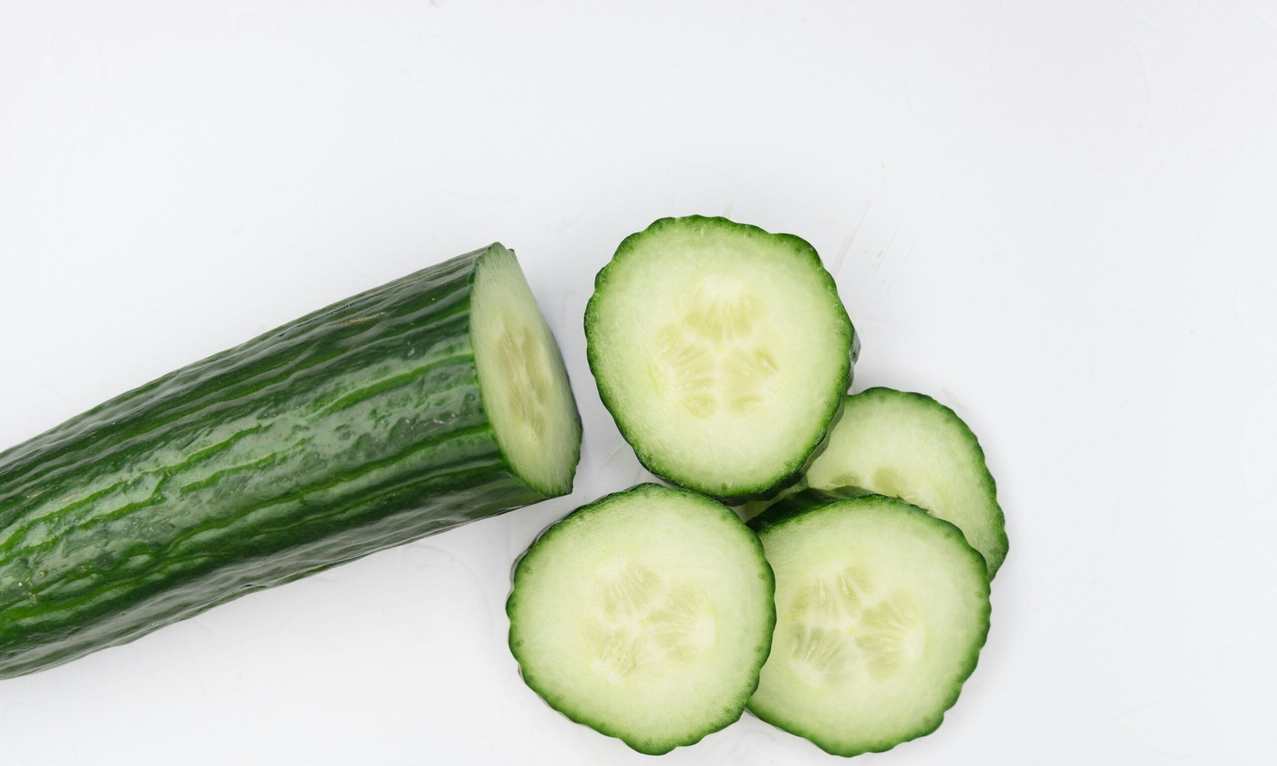 Αγγούρι: Το δροσιστικό λαχανικό με τις 16 θερμίδες που προάγει την υγεία και το λαμπερό δέρμα