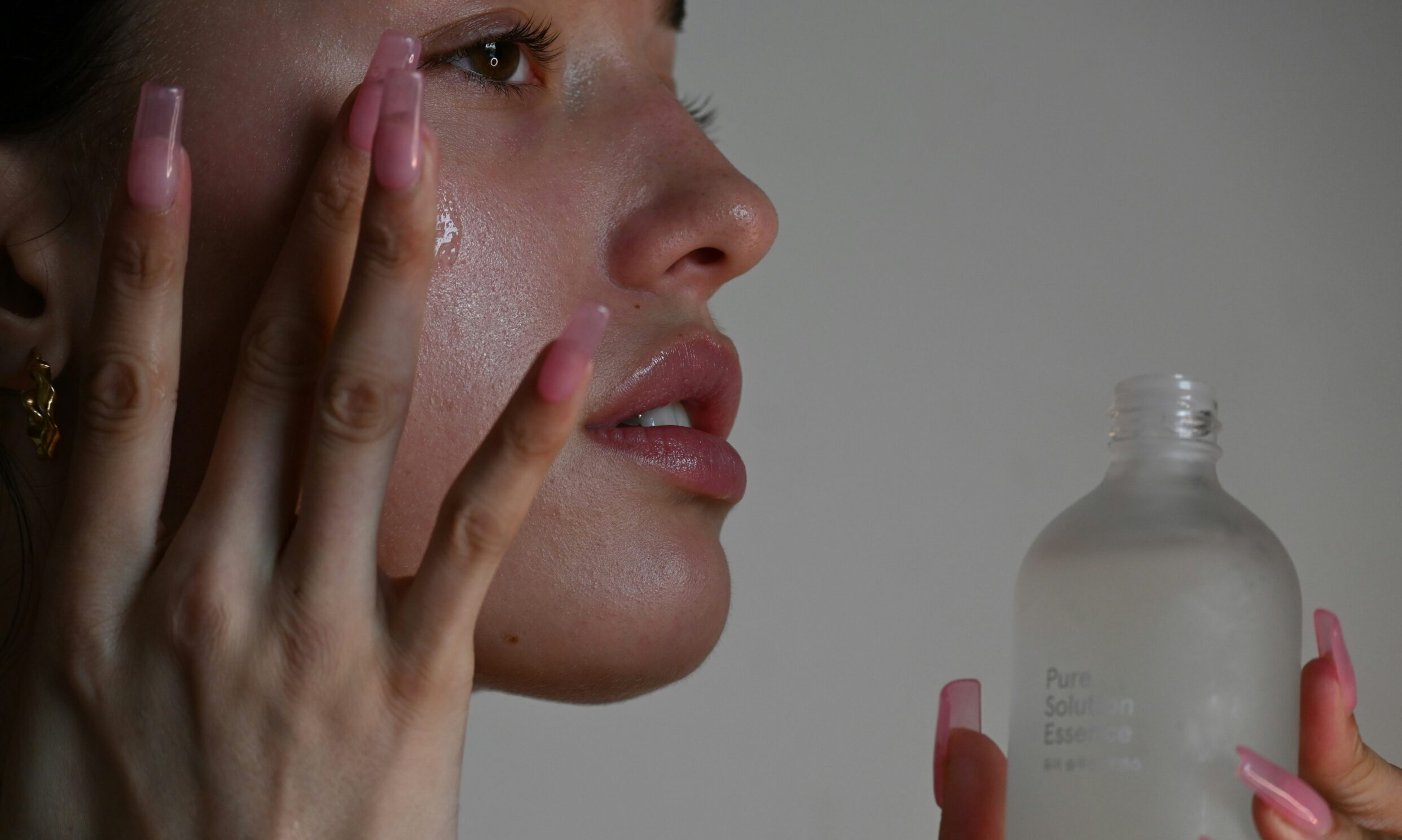 Δερματολόγος: Το κόλπο με την ενυδατική για νεανικό δέρμα