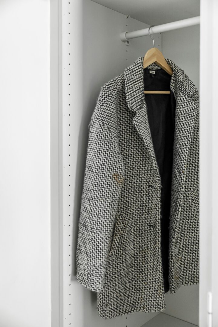 Ντύσου σαν Παριζιάνα: Τα 6 κομμάτια που κάθε Γαλλίδα άνω των 40 έχει στη ντουλάπα της