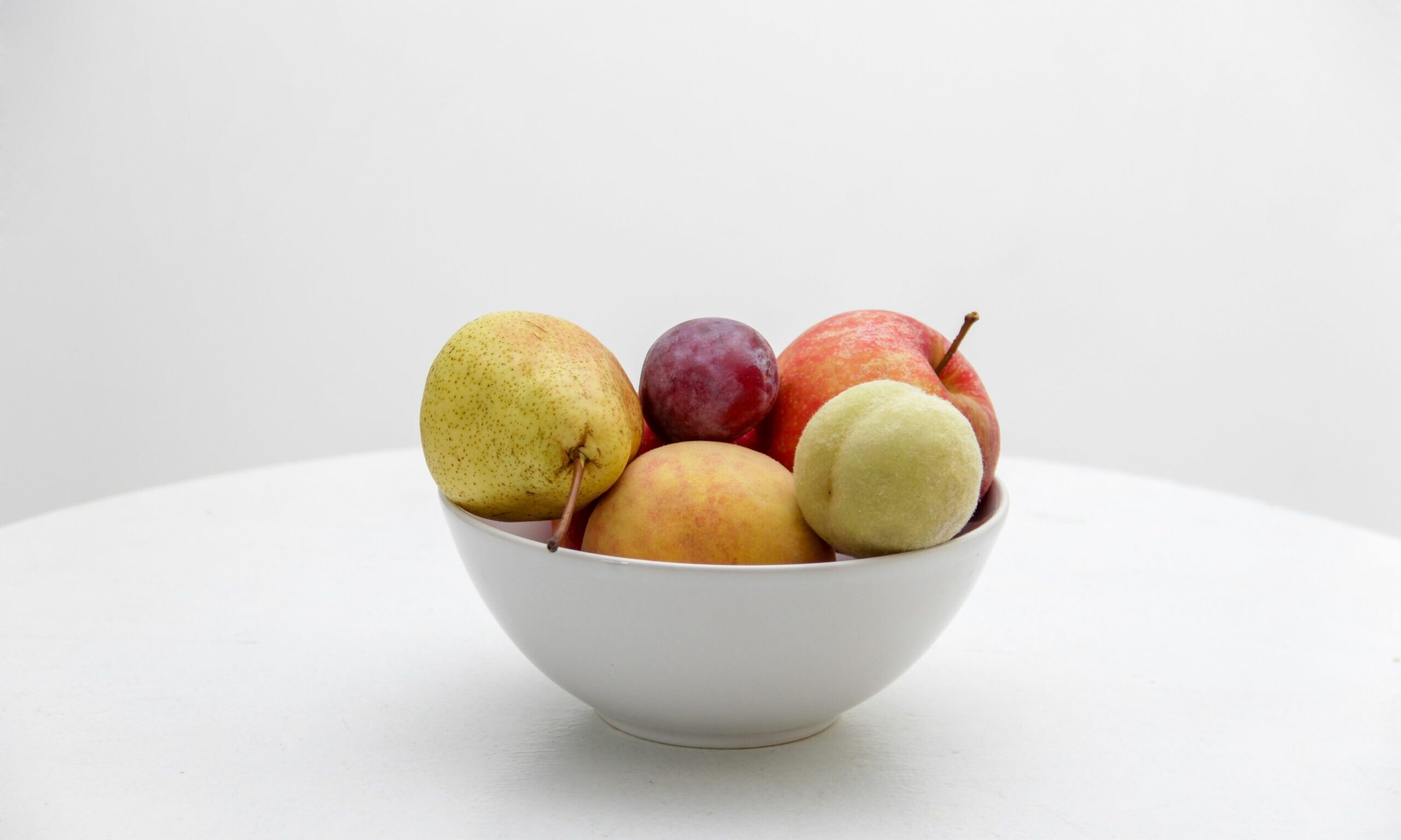 Τα 3 φρούτα που τρώνε οι μακροβιότεροι άνθρωποι στον κόσμο – Πώς αντιστρέφουν τη γήρανση