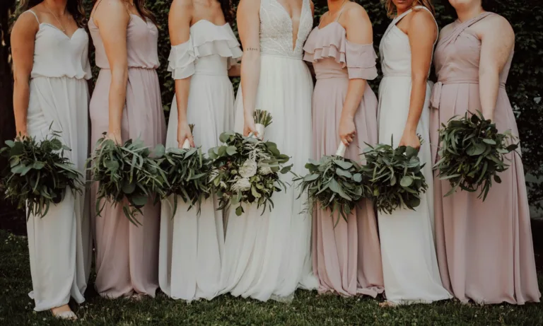 Καλεσμένη σε γάμο: Τι να φορέσεις αν έχεις γεμάτο σωματότυπο – Ο απόλυτος οδηγός