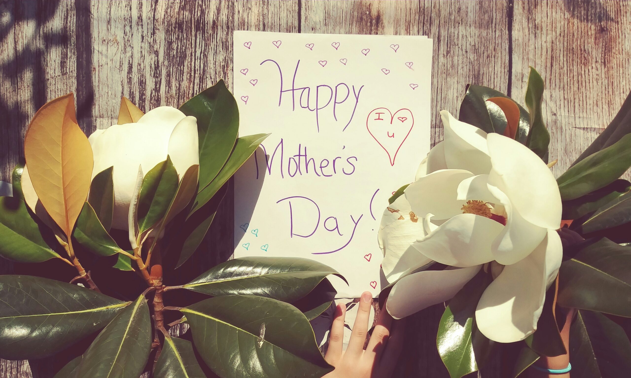 Οι πιο όμορφες ευχές για τη γιορτή της μητέρας 2025