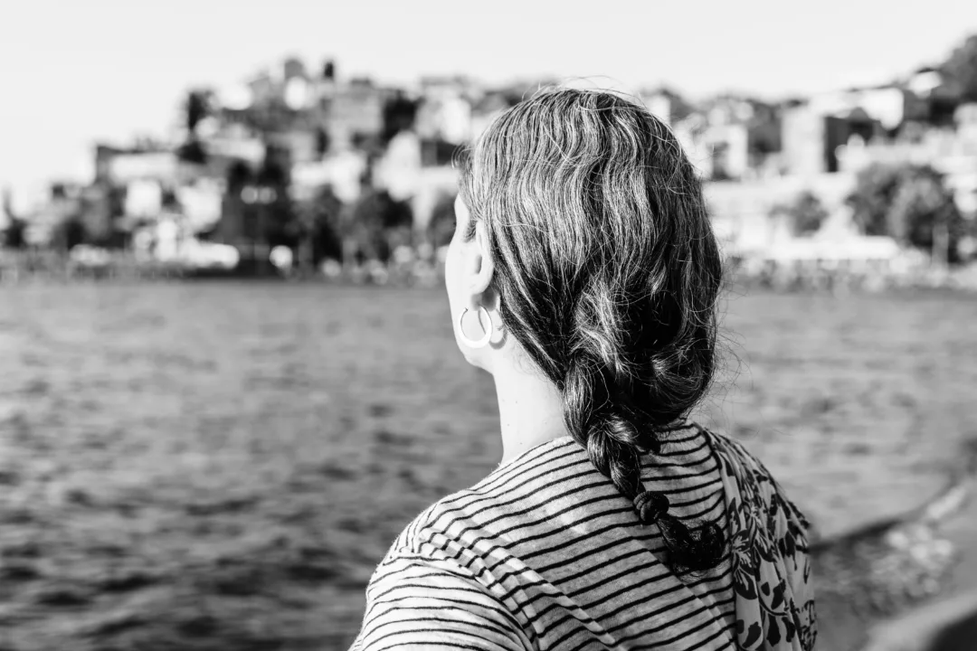 Οι 5 τροφές που μπορούν να γκριζάρουν τα μαλλιά σου πρόωρα
