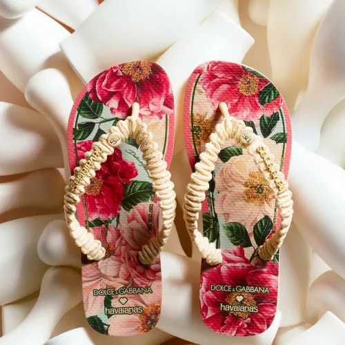 Η Havaianas και η Dolce & Gabbana παρουσιάζουν τη δεύτερή τους συλλογή