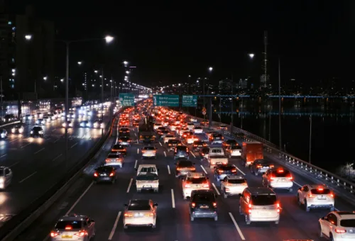 Ποια λωρίδα να επιλέξεις όταν έχει κίνηση - Το μεγάλο λάθος που κάνουμε όλοι