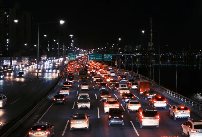 Ποια λωρίδα να επιλέξεις όταν έχει κίνηση - Το μεγάλο λάθος που κάνουμε όλοι