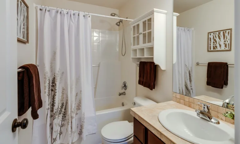 Πώς μια κουρτίνα μπάνιου μπορεί να μεταμορφώσει τον κήπο σου