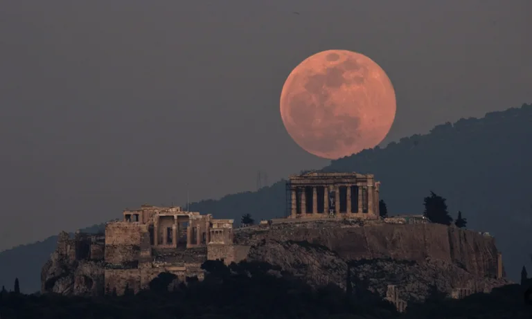 Πανσέληνος Μαΐου 2025: Πότε είναι – Τα 4 ζώδια που πρέπει να προσέχουν