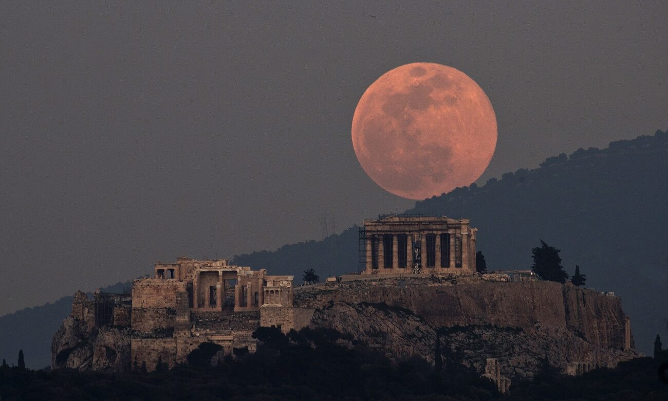 Πανσέληνος Μαΐου 2025: Πότε είναι – Τα 4 ζώδια που πρέπει να προσέχουν