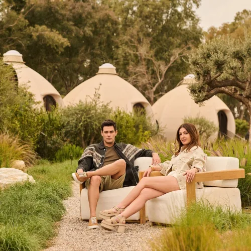 Sunset Safari: Έλενα Παπαρίζου και Κώστας Μαρτάκης στη νέα SS25 καμπάνια της HARALAS