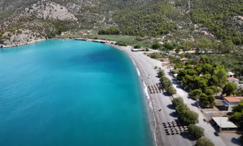 Οι top παραλίες κοντά στην Αθήνα για το πρώτο μπάνιο του 2025