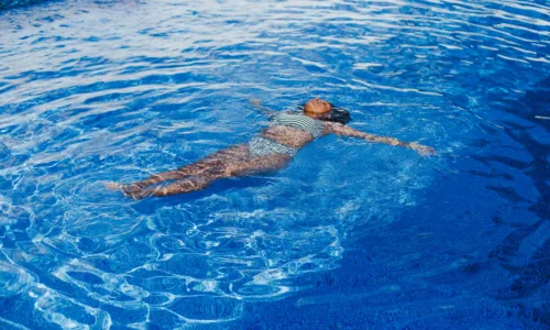 3 ασκήσεις στη θάλασσα που θα σου χαρίσουν γυμνασμένη κοιλιά και δυνατό κορμό