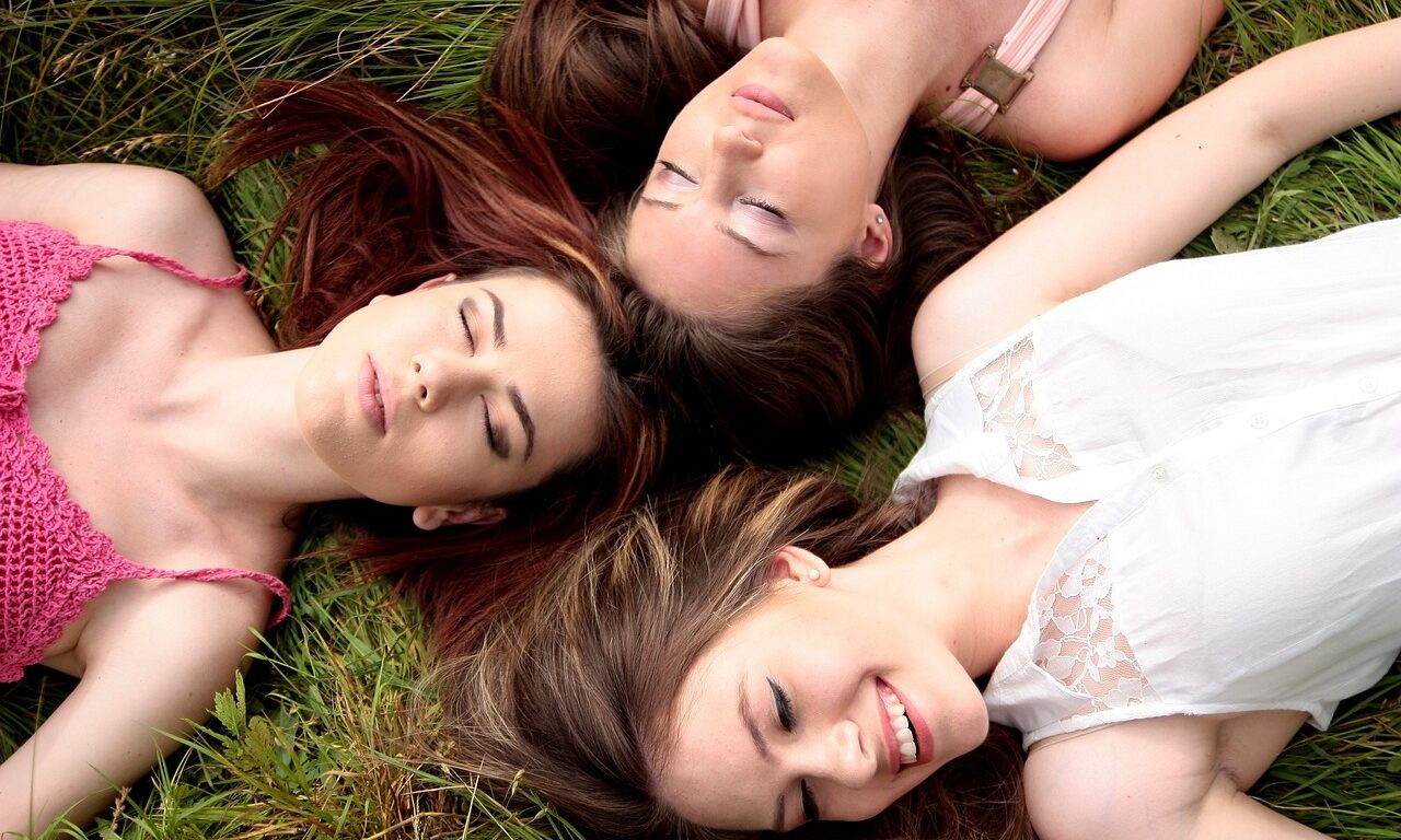 Αυτό είναι το χρώμα μαλλιών που ταιριάζει σε όλες τις γυναίκες και αναδεικνύει όλους τους τόνους δέρματος