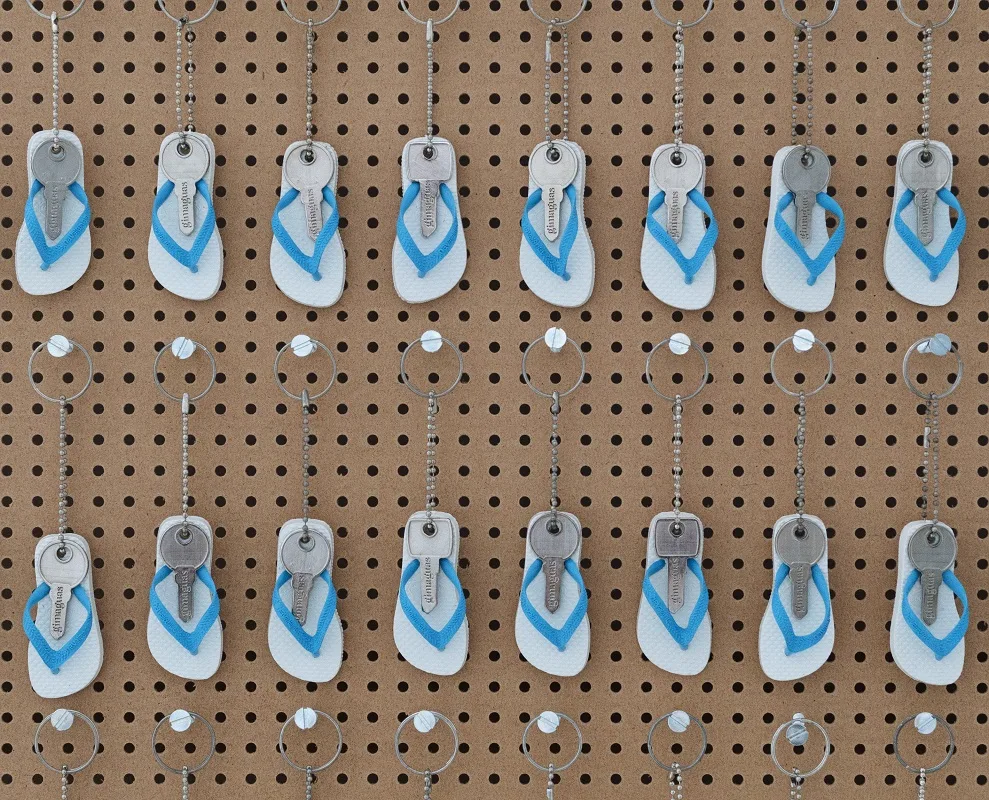 Gimaguas x Havaianas: Το σχέδιο Brasil επανασχεδιασμένο στο Παρίσι