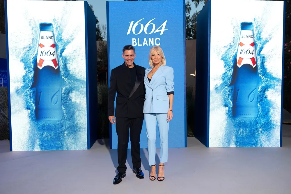 “This will blue your mind”: Η 1664 Blanc γιόρτασε την άφιξή της στην ελληνική αγορά με μία υπόσχεση