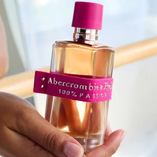 Η A&F παρουσιάζει τη νέα ιστορία αρώματος: Abercrombie & Fitch 100% PASSION