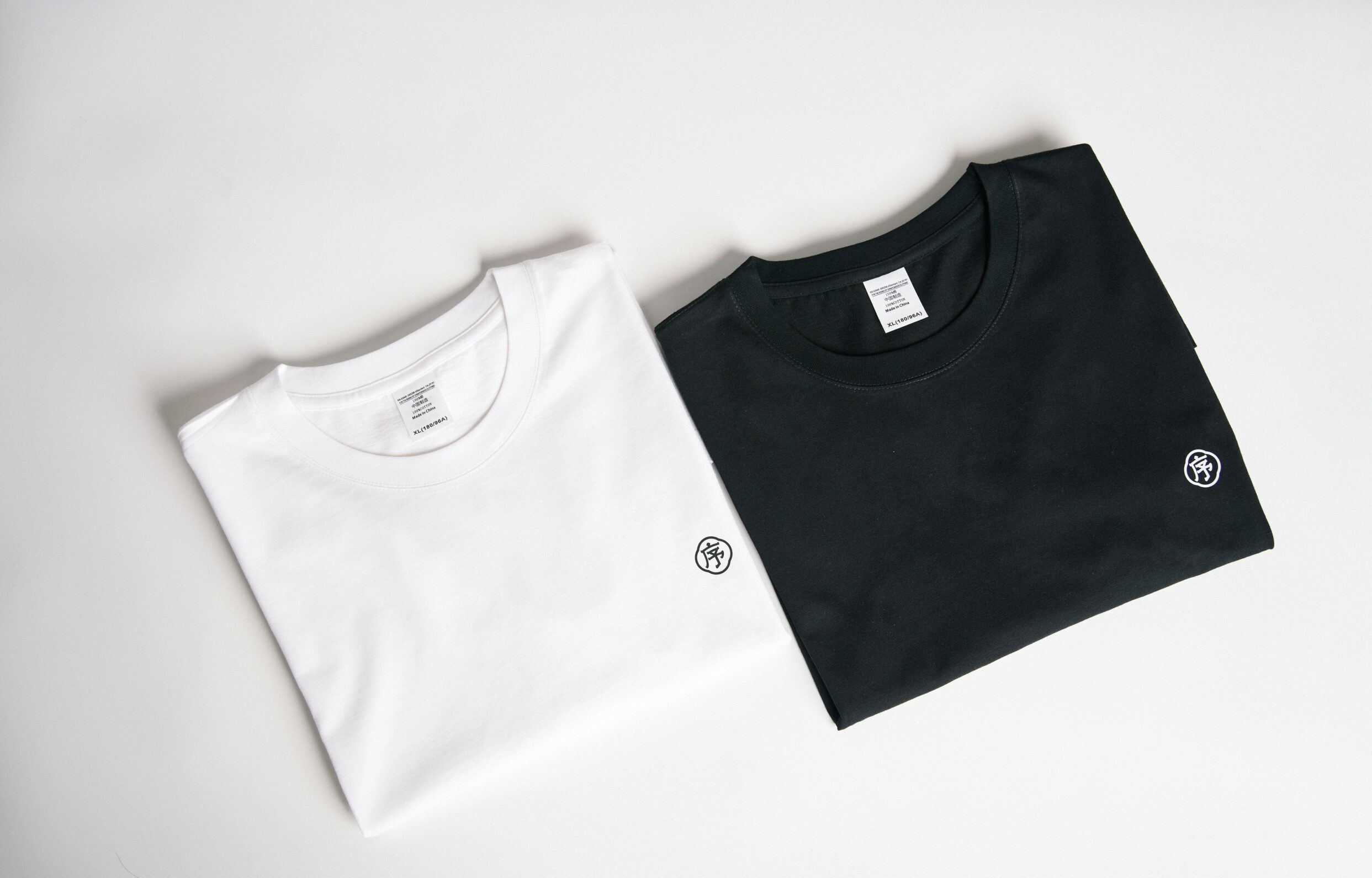 Πώς να αφαιρέσεις τους λεκέδες του αποσμητικού από τα μπλουζάκια σου