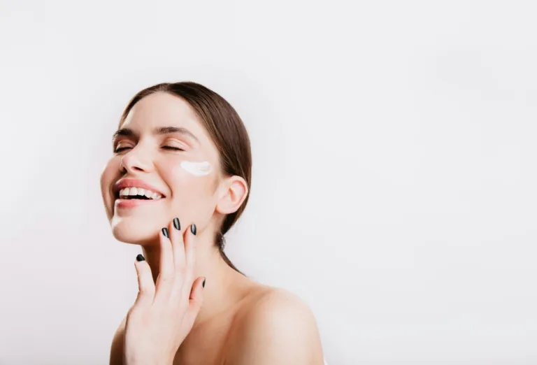 Αυτό το συστατικό δεν πρέπει να λείπει από την κρέμα του προσώπου σου για ενυδατωμένο και υγιές δέρμα