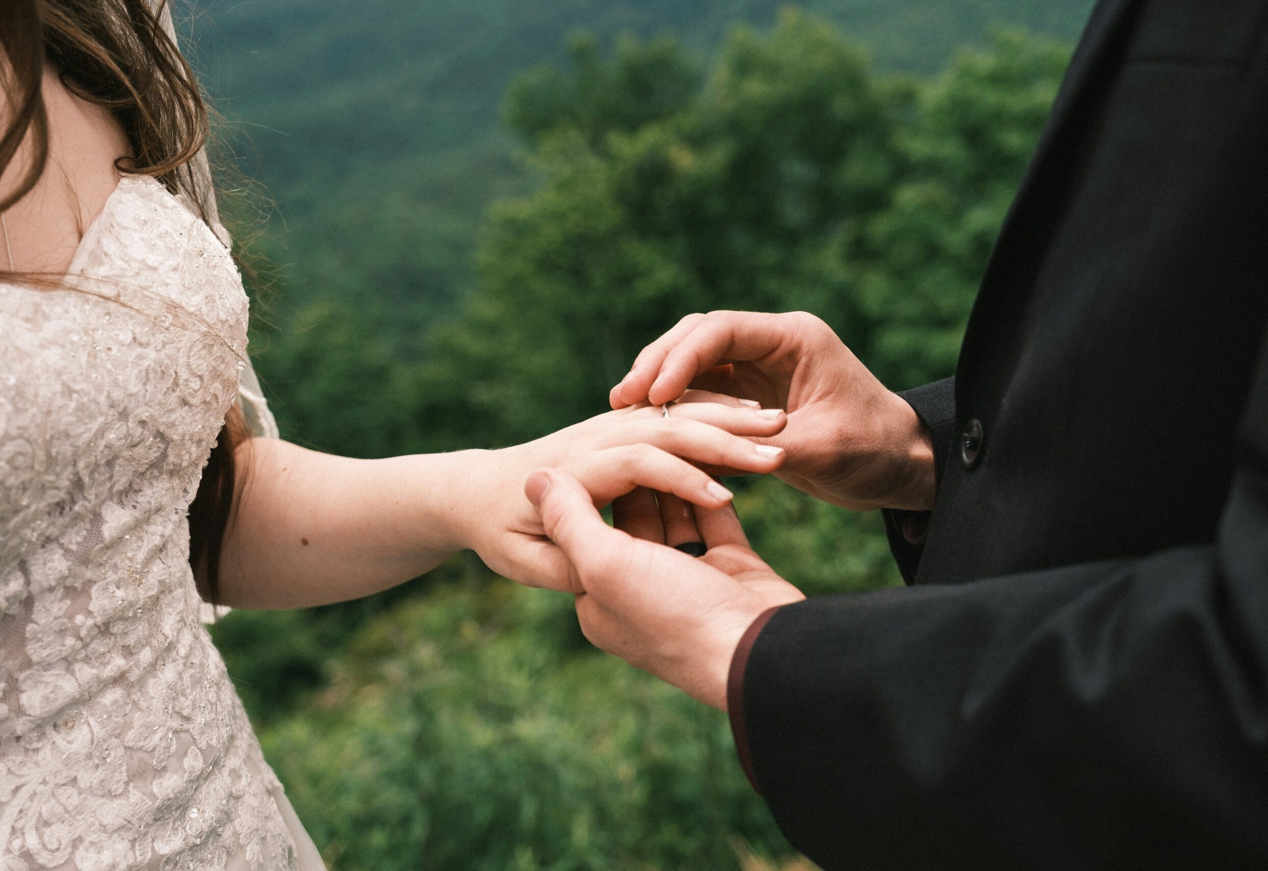 Σε ποια ηλικία να παντρευτείς για να μη χωρίσεις, σύμφωνα με την επιστήμη